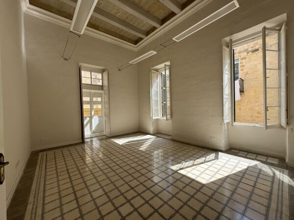 Valletta Converted Town House - Ref No 006563 - Image 7