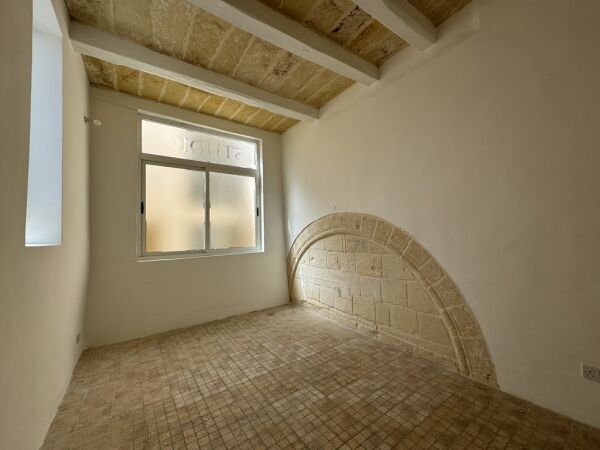 Valletta Converted Town House - Ref No 006563 - Image 25