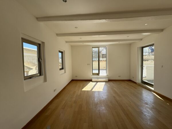 Valletta Converted Town House - Ref No 006563 - Image 12