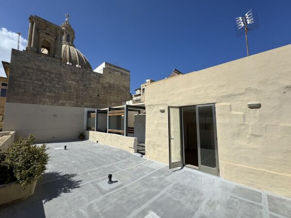 Valletta Converted Town House - Ref No 006563 - Image 28