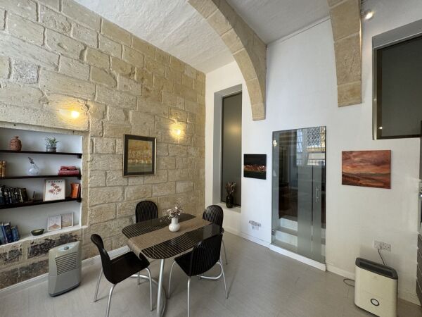 Valletta Converted Town House - Ref No 006563 - Image 13