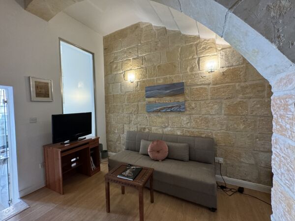 Valletta Converted Town House - Ref No 006563 - Image 17