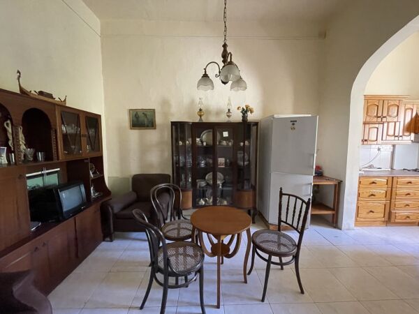 Victoria (Gozo), Double Fronted Town House - Ref No 006574 - Image 4