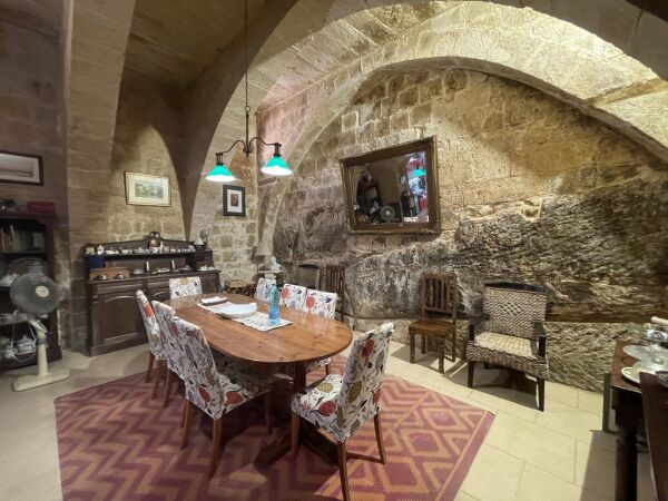 Valletta, Converted Town House - Ref No 006598 - Image 6