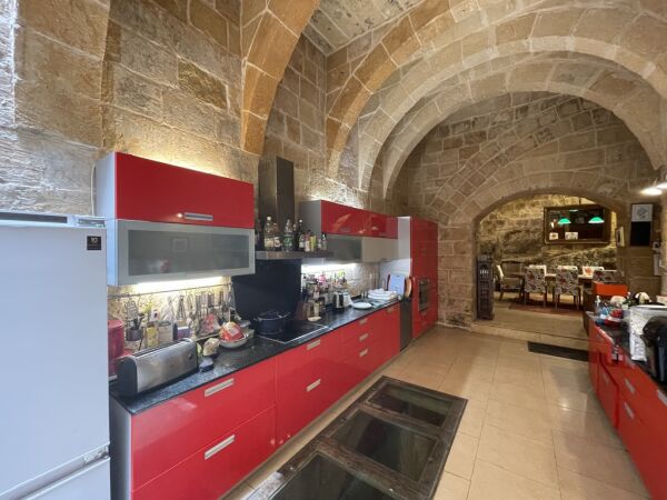 Valletta, Converted Town House - Ref No 006598 - Image 7