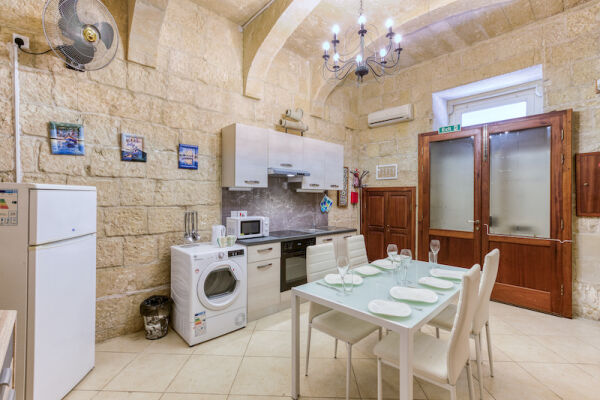 Valletta Furnished Town House - Ref No 007359 - Image 3