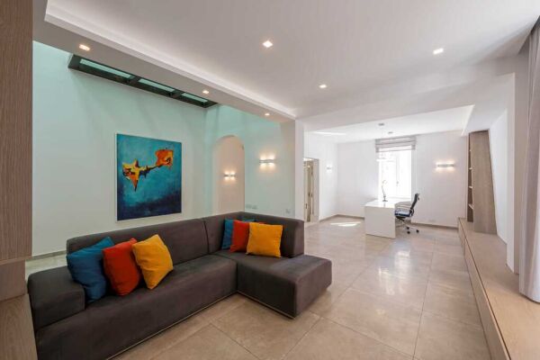 Sliema Furnished Town House - Ref No 007433 - Image 4