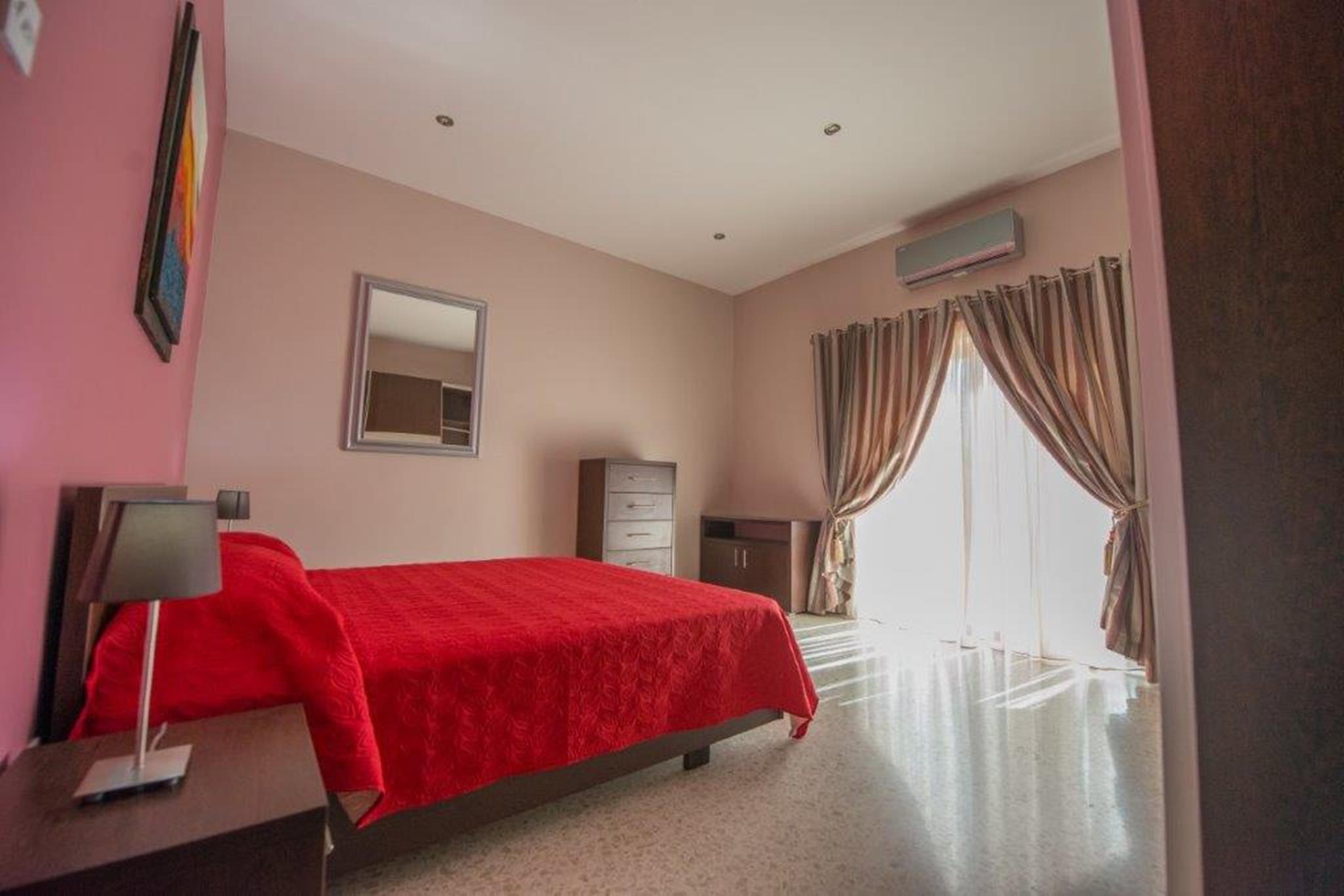 Vittoriosa (Birgu) Apartment - Ref No 001398 - Image 6