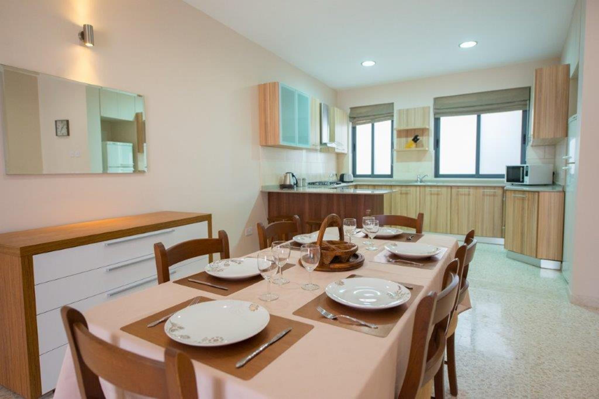 Vittoriosa (Birgu) Apartment - Ref No 001398 - Image 3