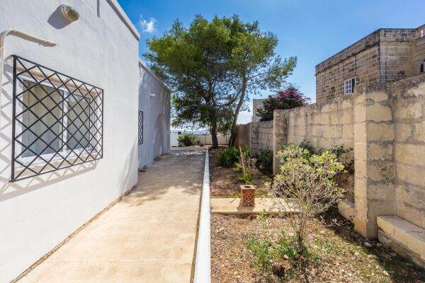 Mellieha, Furnished Detached Bungalow - Ref No 001600 - Image 4