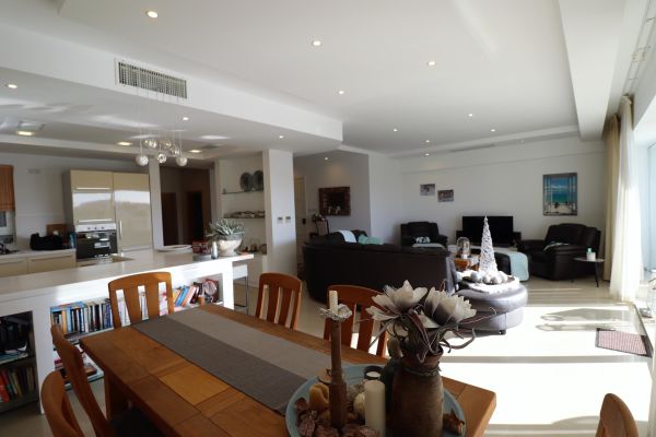 Ta’ Xbiex, Luxurious Finish Apartment - Ref No 002325 - Image 4