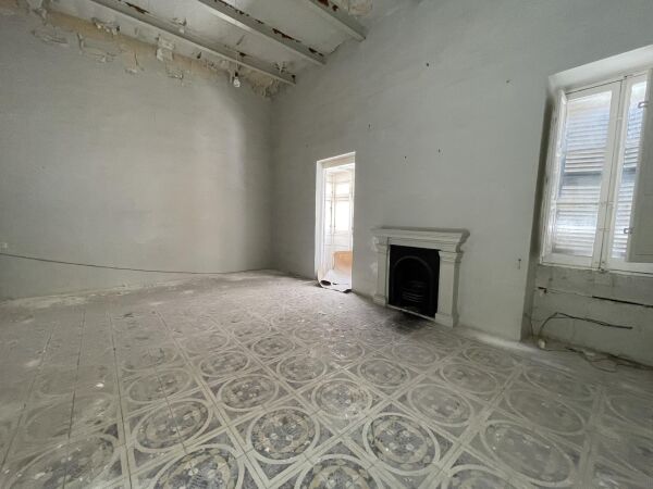 Sliema, Unconverted Town House - Ref No 002918 - Image 4