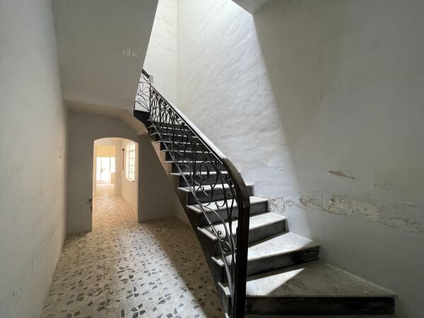 Sliema, Unconverted Town House - Ref No 002918 - Image 3