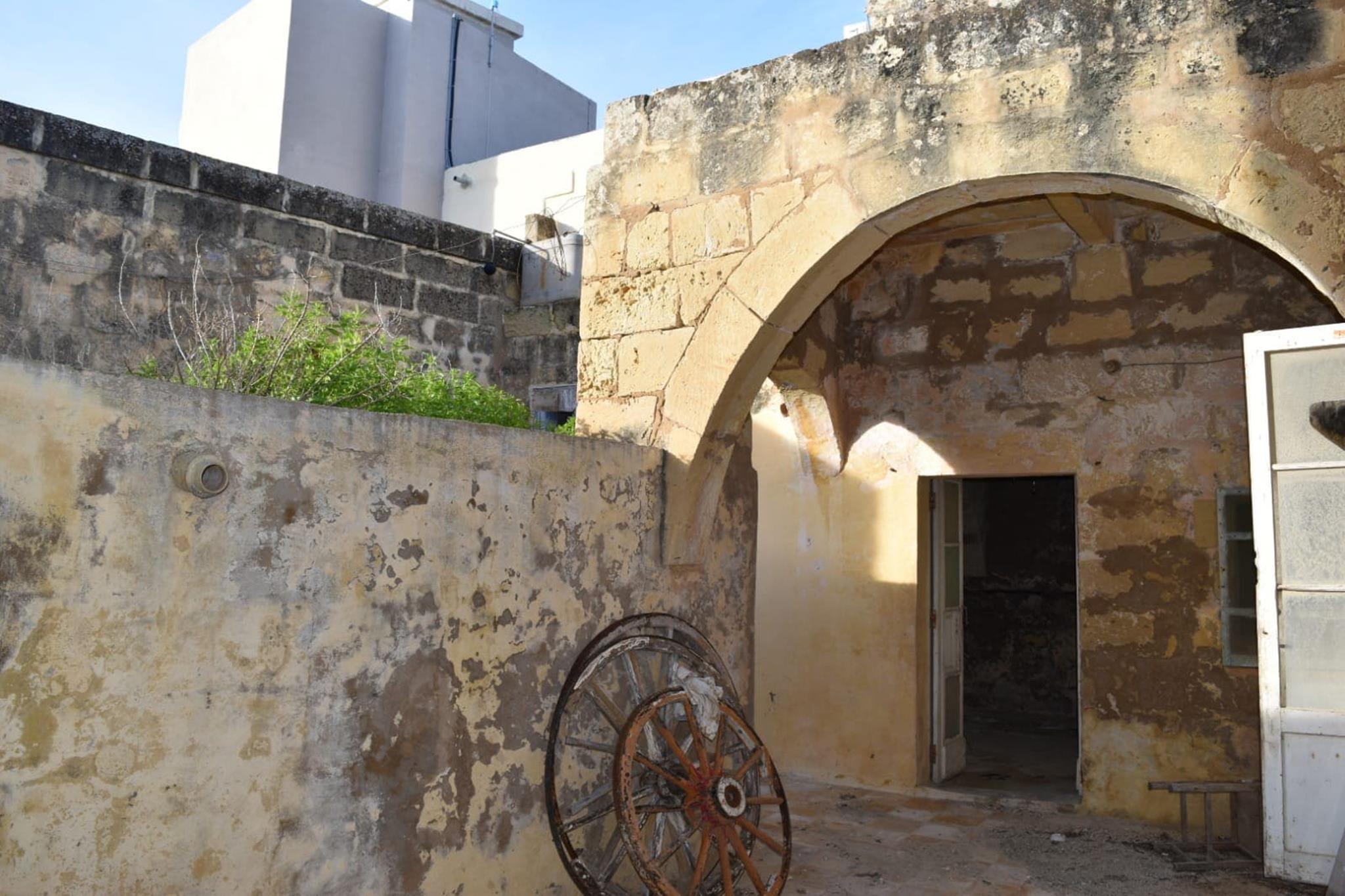 Munxar (Gozo) Farmhouse - Ref No 004046 - Image 3