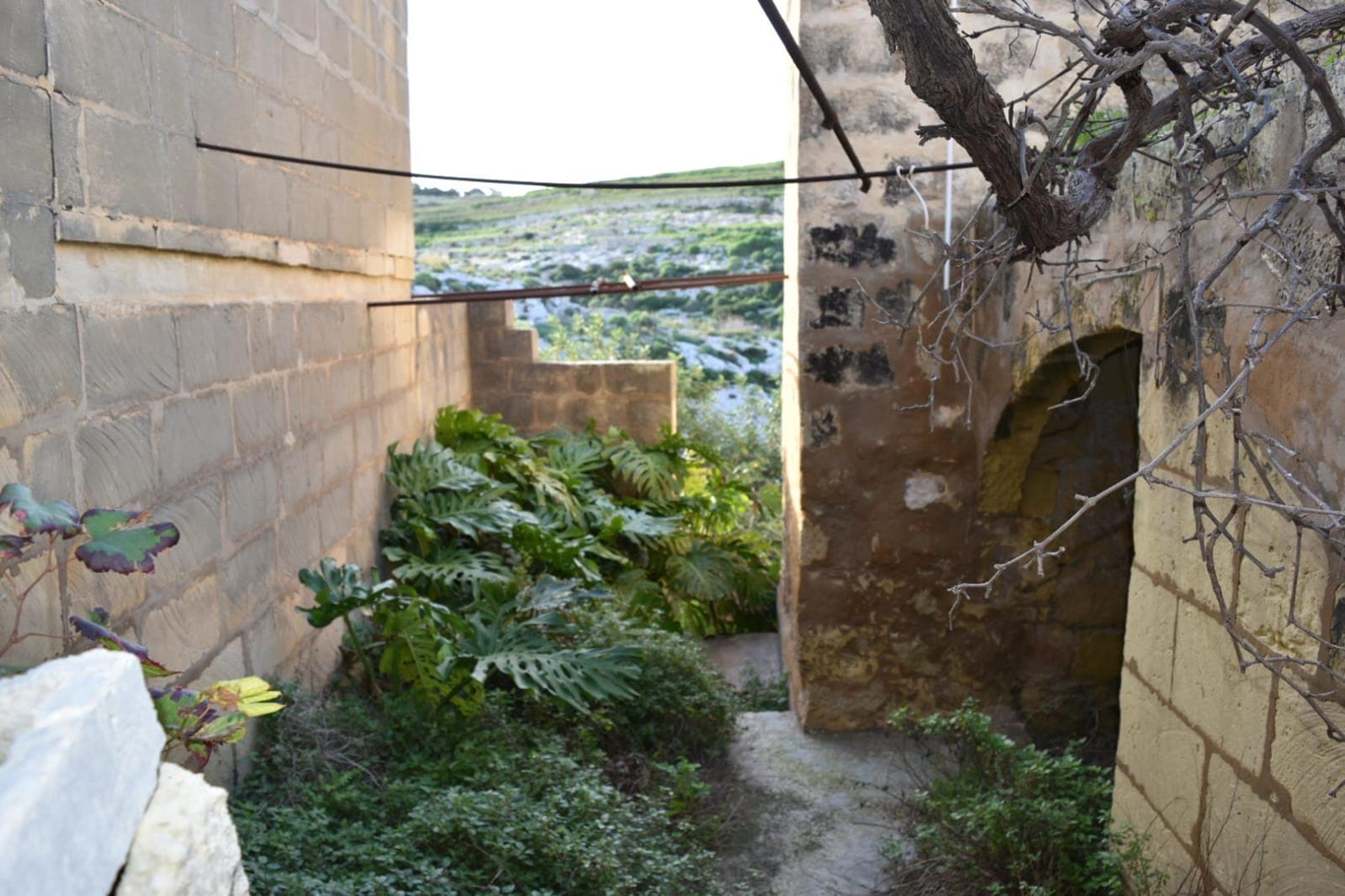 Munxar (Gozo) Farmhouse - Ref No 004046 - Image 6