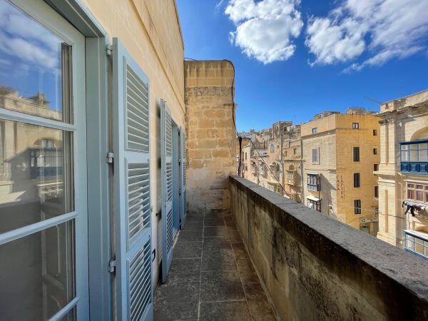 Valletta, Furnished Duplex Maisonette - Ref No 004912 - Image 12