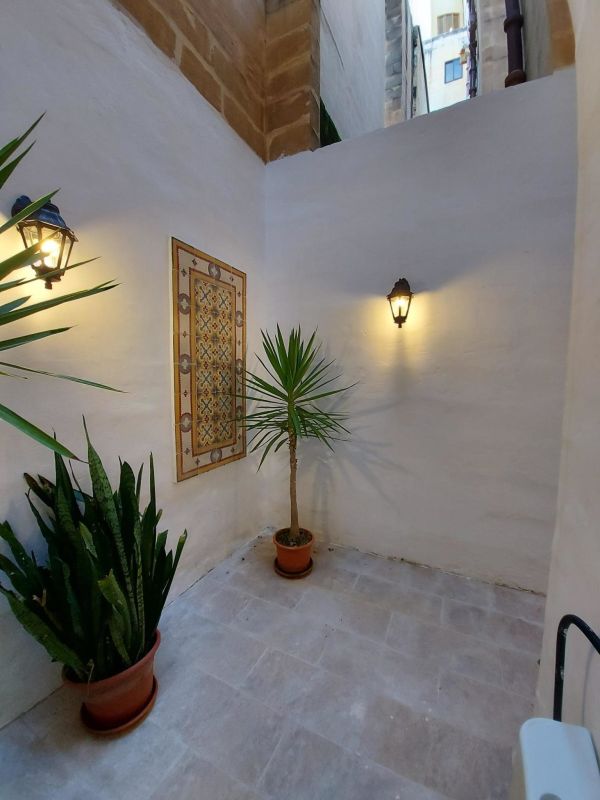Valletta, Furnished Apartment - Ref No 005267 - Image 1