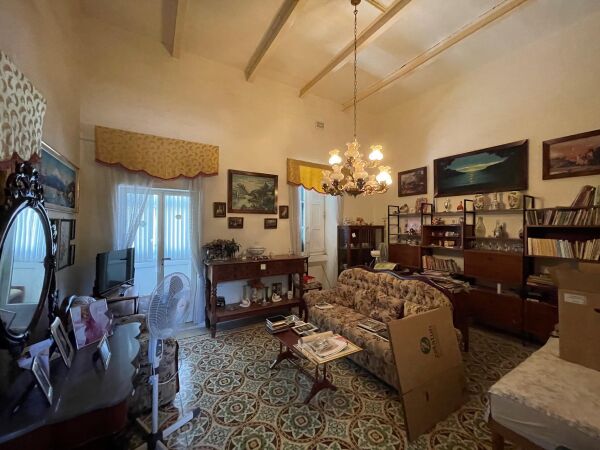 Victoria (Gozo), Double Fronted Town House - Ref No 006574 - Image 3
