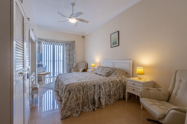 Sliema, Luxury Seafront Apartment - Ref No 006596 - Image 12