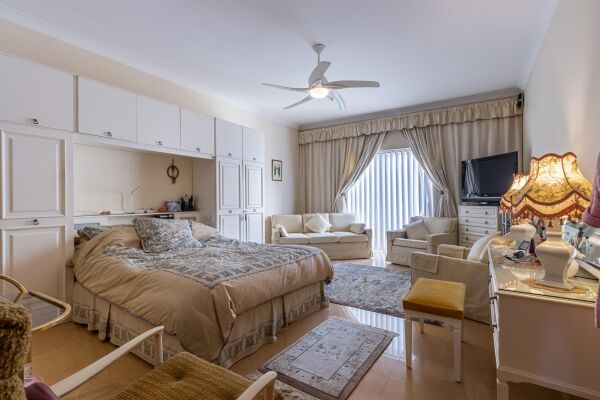 Sliema, Luxury Seafront Apartment - Ref No 006596 - Image 11